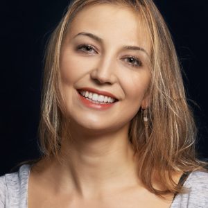 Dr Claire  DECEUNINCK